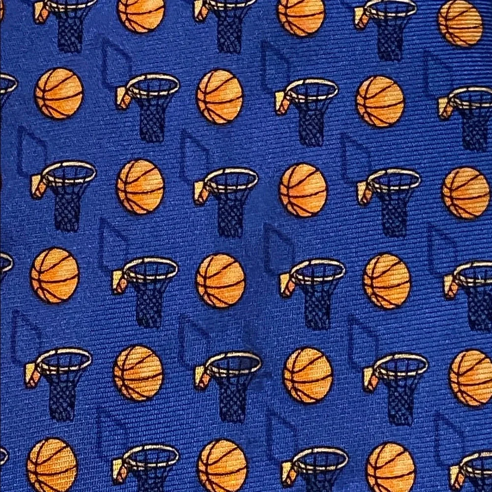 Alynn “Basketballs & Hoops” Silk Tie – Blue Sports Novelty Necktie