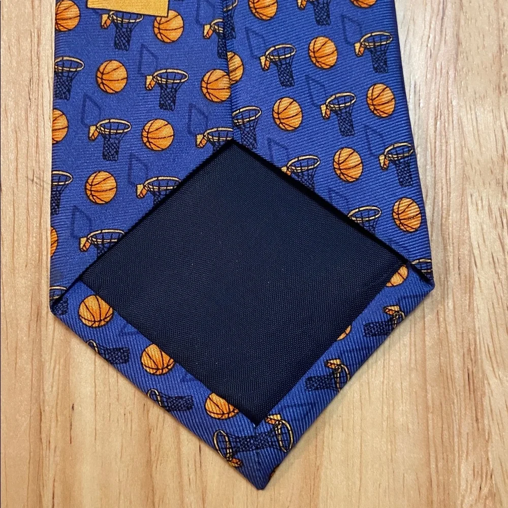 Alynn “Basketballs & Hoops” Silk Tie – Blue Sports Novelty Necktie
