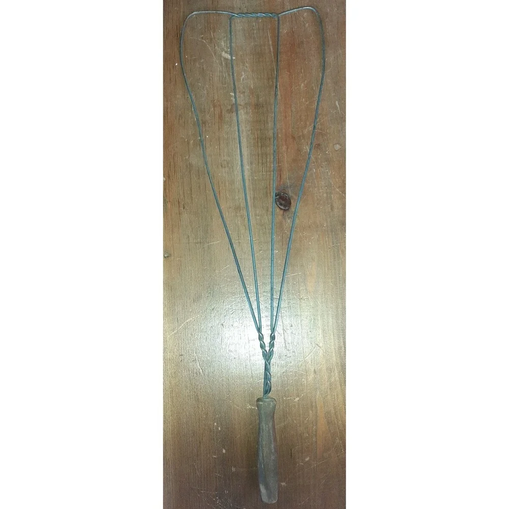 Vintage Large Wire Rug Beater Pillow Fluffer Wooden Handle 25