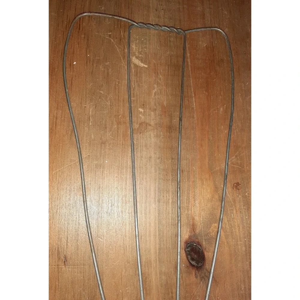 Vintage Large Wire Rug Beater Pillow Fluffer Wooden Handle 25