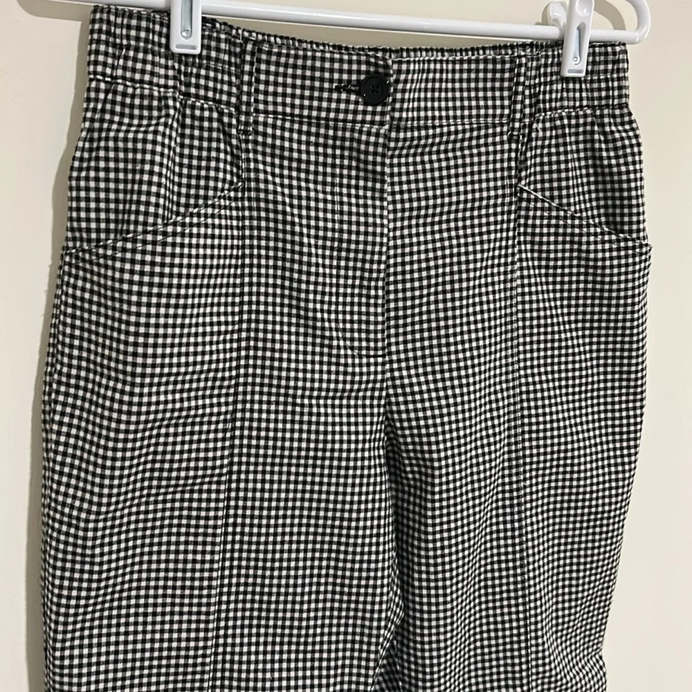 Urban Outfitters excellent zipper