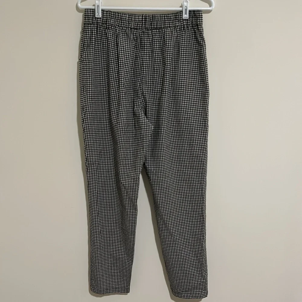 Urban Outfitters excellent zipper