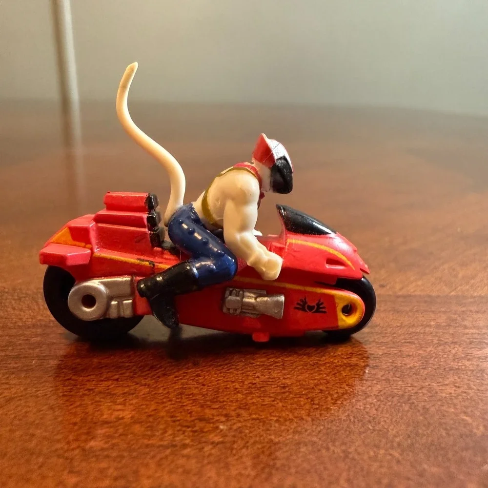 Biker Mice from Mars VINNIE Figure‎ 1993 Galoob Micro Machines Red Motorcycle