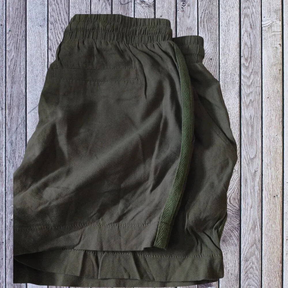 Forever 21  Size Small Green Elastic Waist Drawstring Shorts Pockets Pull On