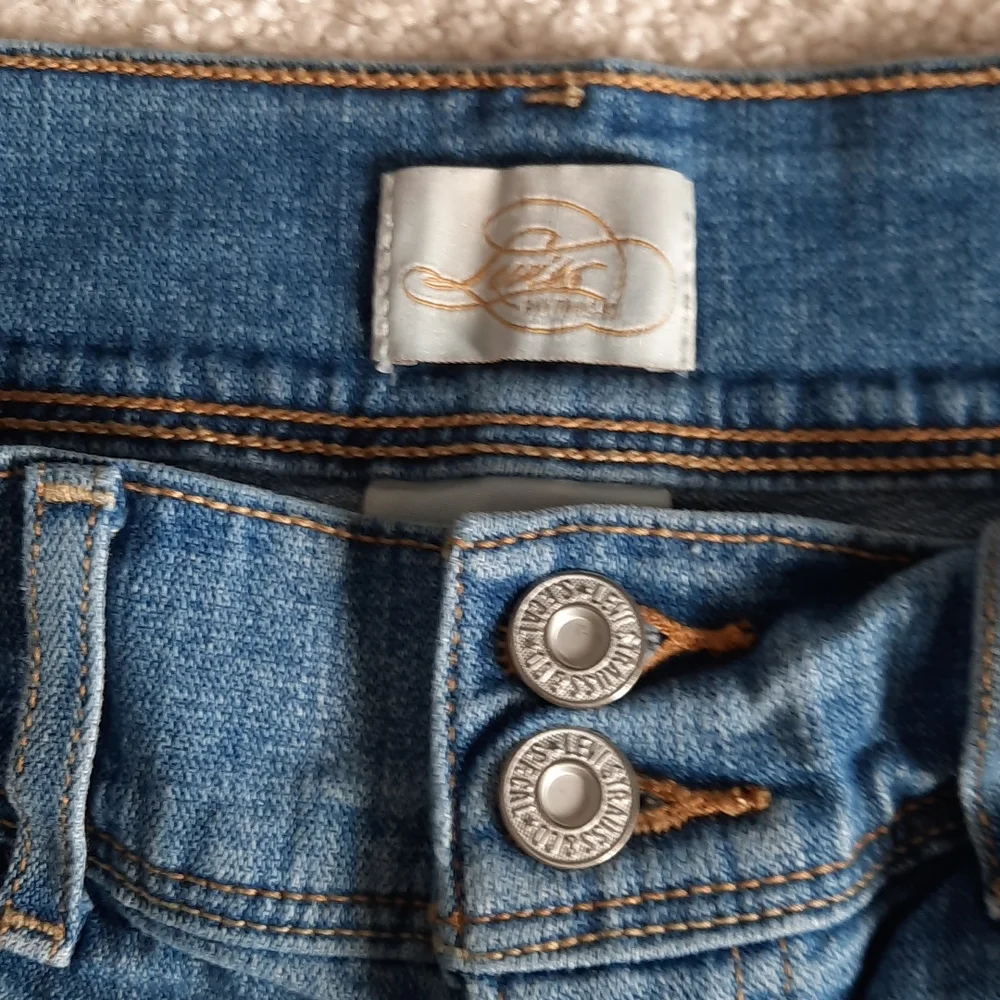 Levis pounds bermuda bundles