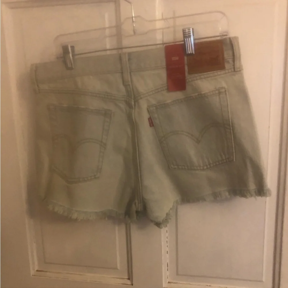 NWT Levi’s Wedgie Fit High-Rise Jean Shorts in Light Wash