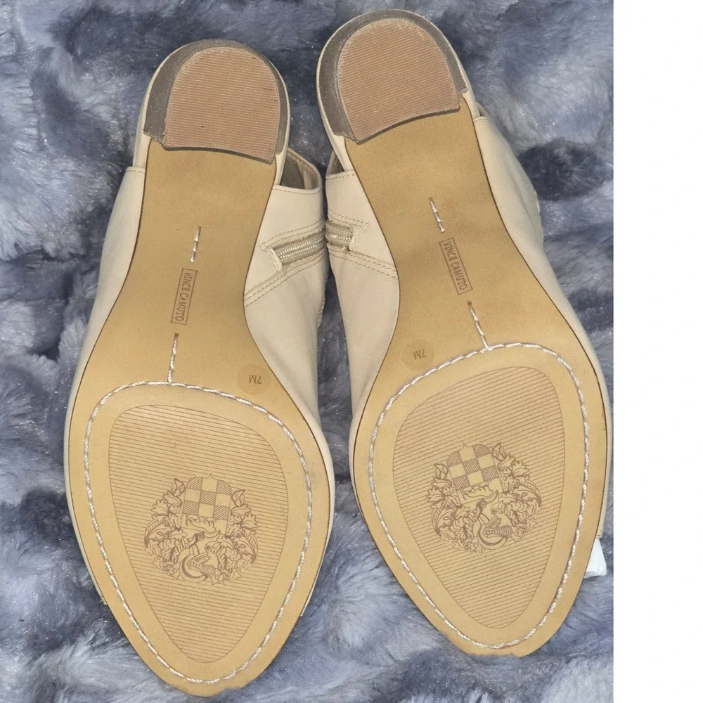 EUC Vince Camuto‎ Stesha Caged Suede Block Heel Sandals Beige size 7