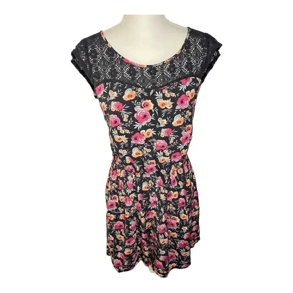 American Eagle Outfitters Size Small Floral Sleeveless‎ Lace Keyhole Dress