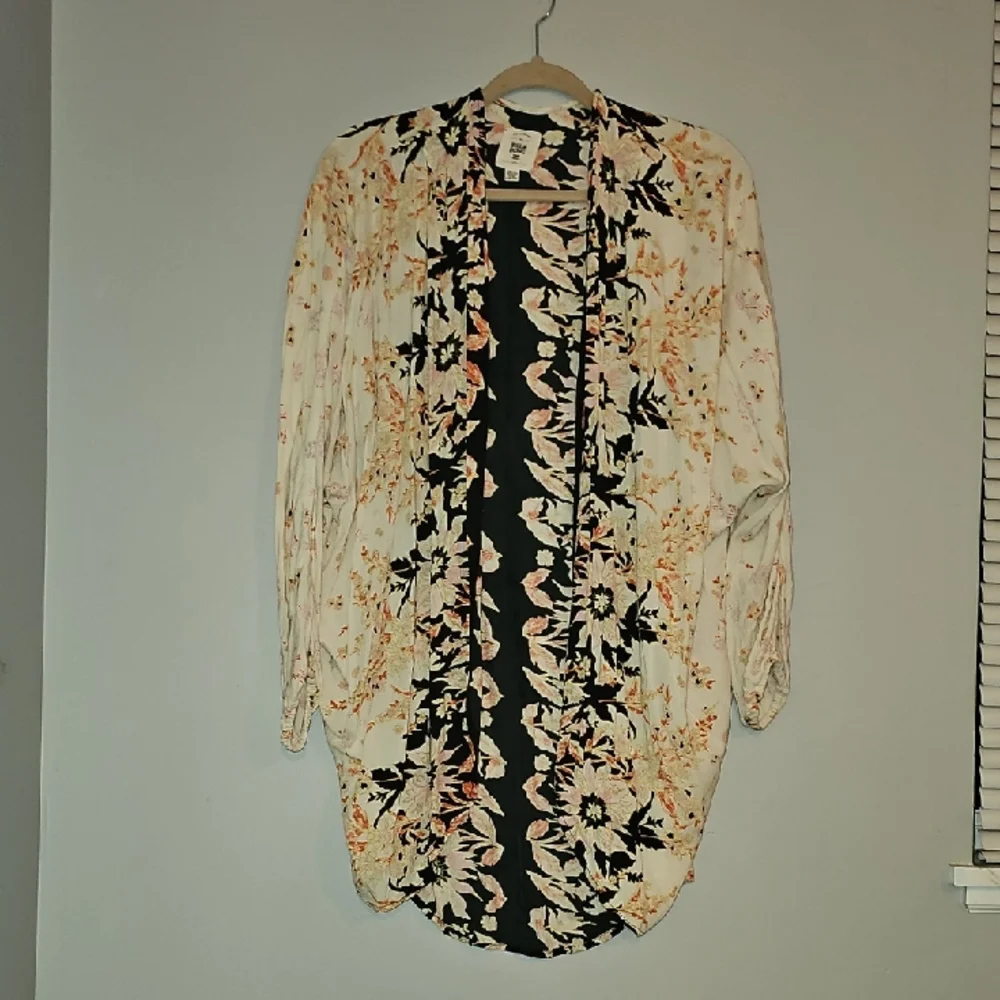 Billabong Womens Sz S/M Floral Kimono! Gorgeous