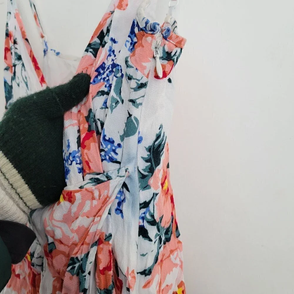 MinkPink White Little Blooms Floral Semi Wrap V Neck Maxi Slit Sun Dress Medium