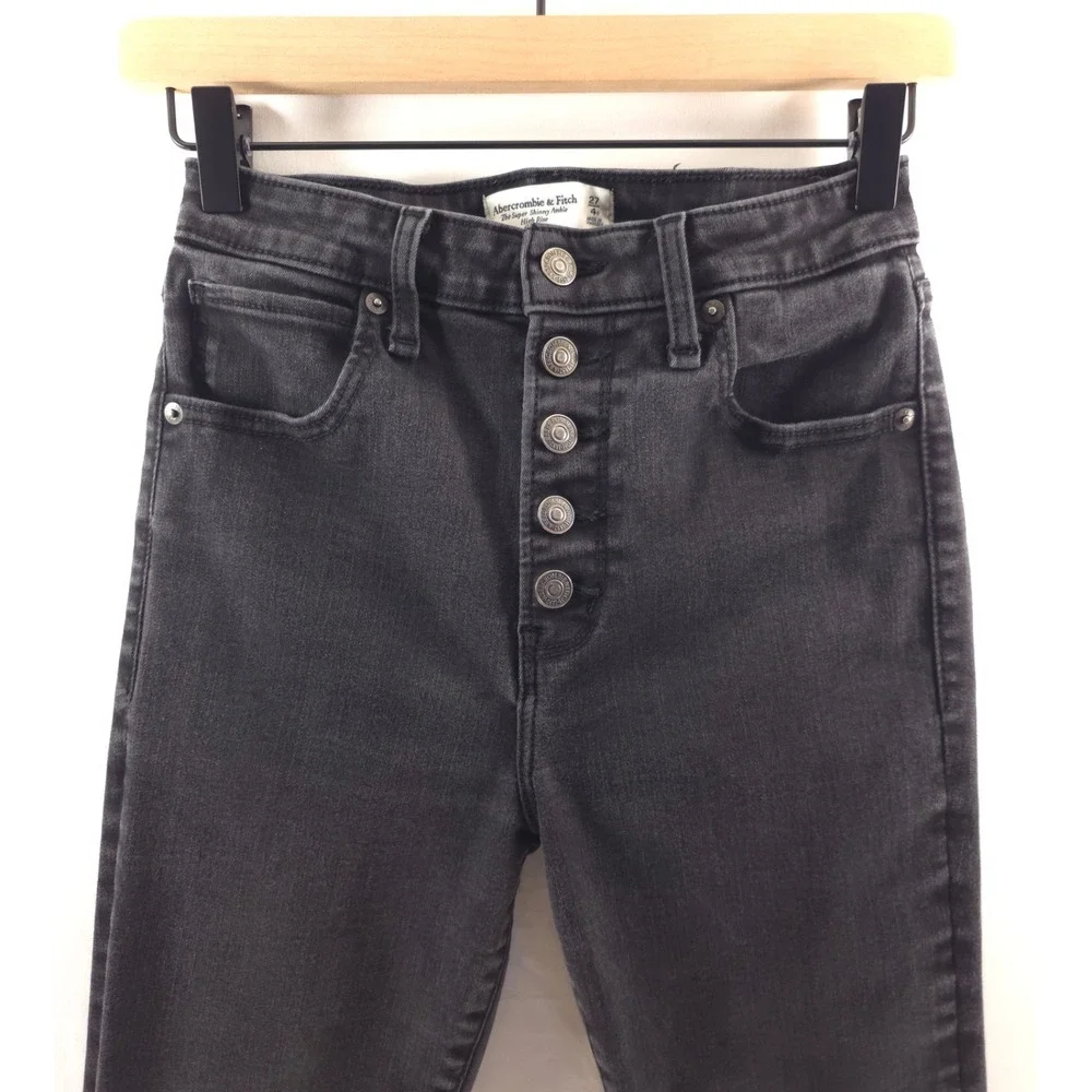 Abercrombie & Fitch embrace sleek
