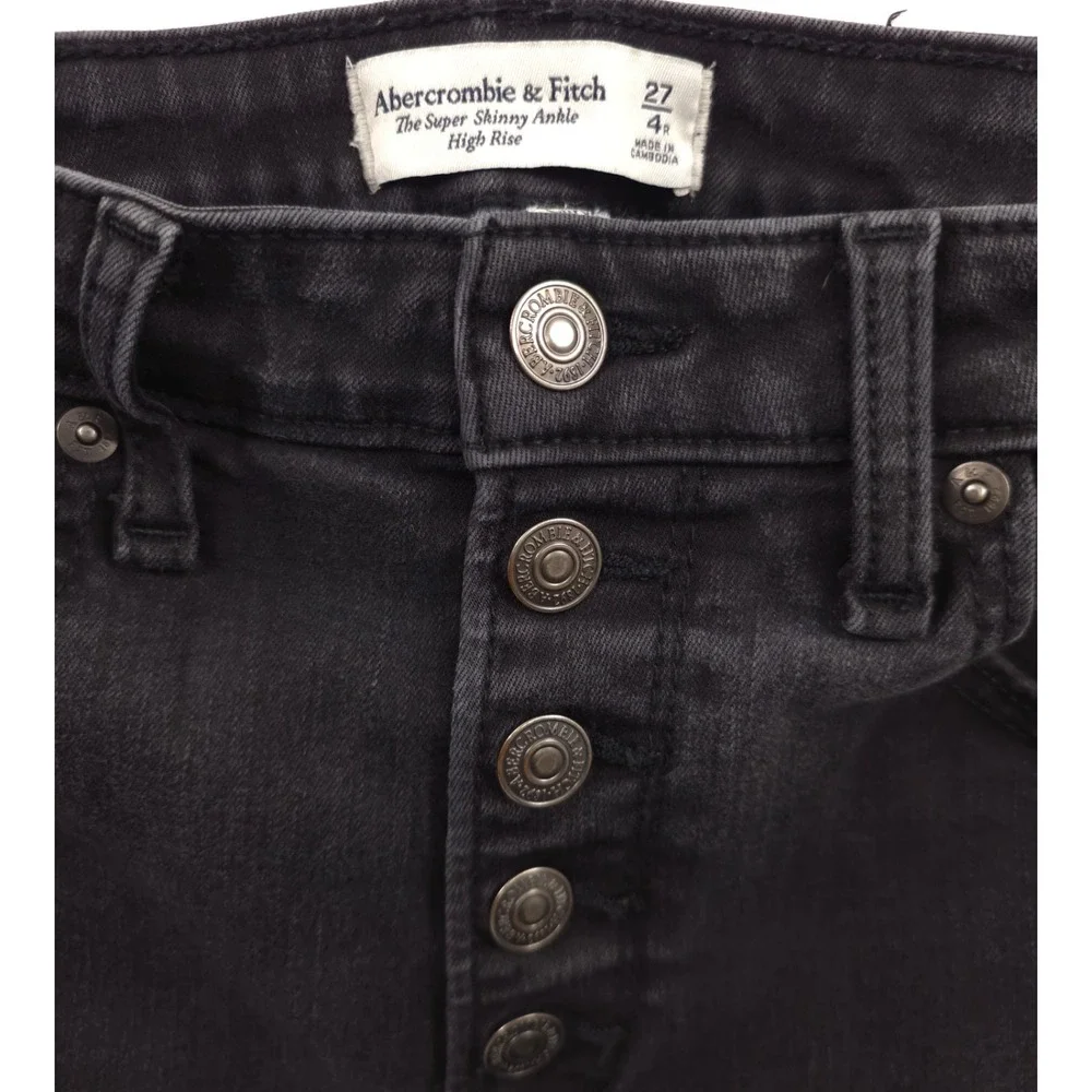 Abercrombie & Fitch embrace sleek