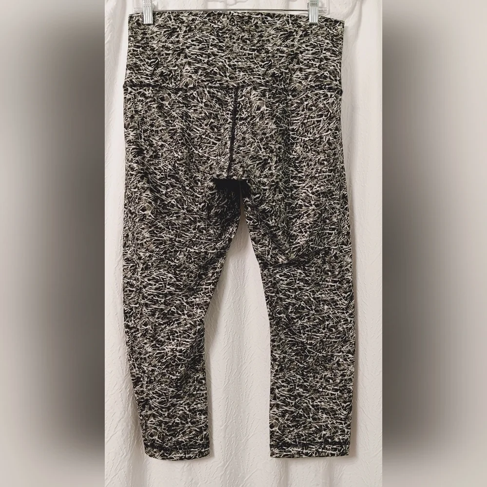 Lululemon High Rise Green Camo Los Angeles Leggings 10 Womens Crop Wunder Under