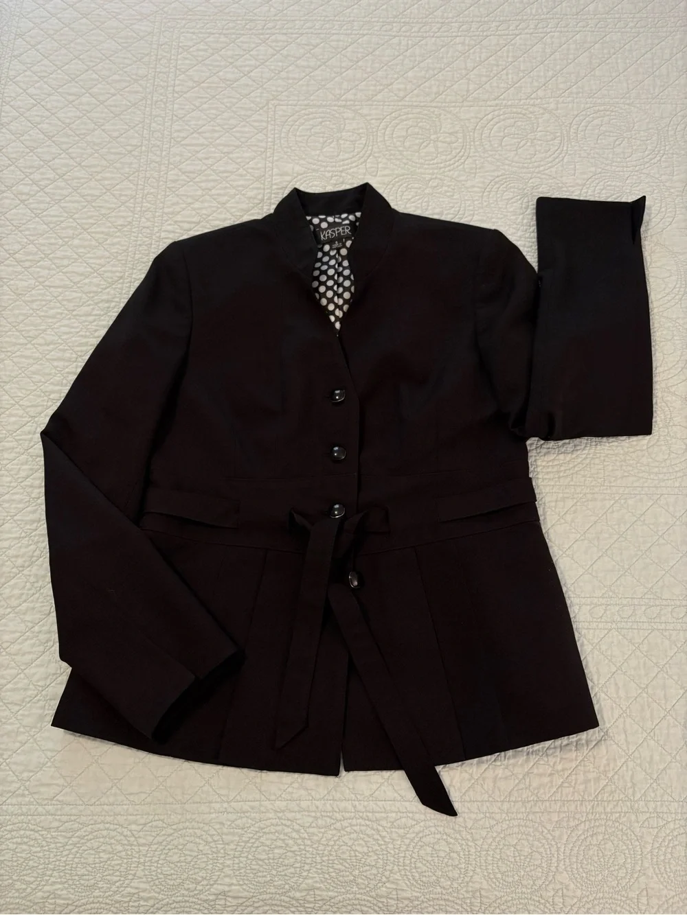 Vintage Y2K Kasper black belted blazer jacket. Size 8.