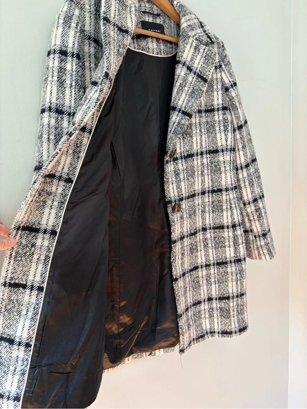 N/A tahari black
