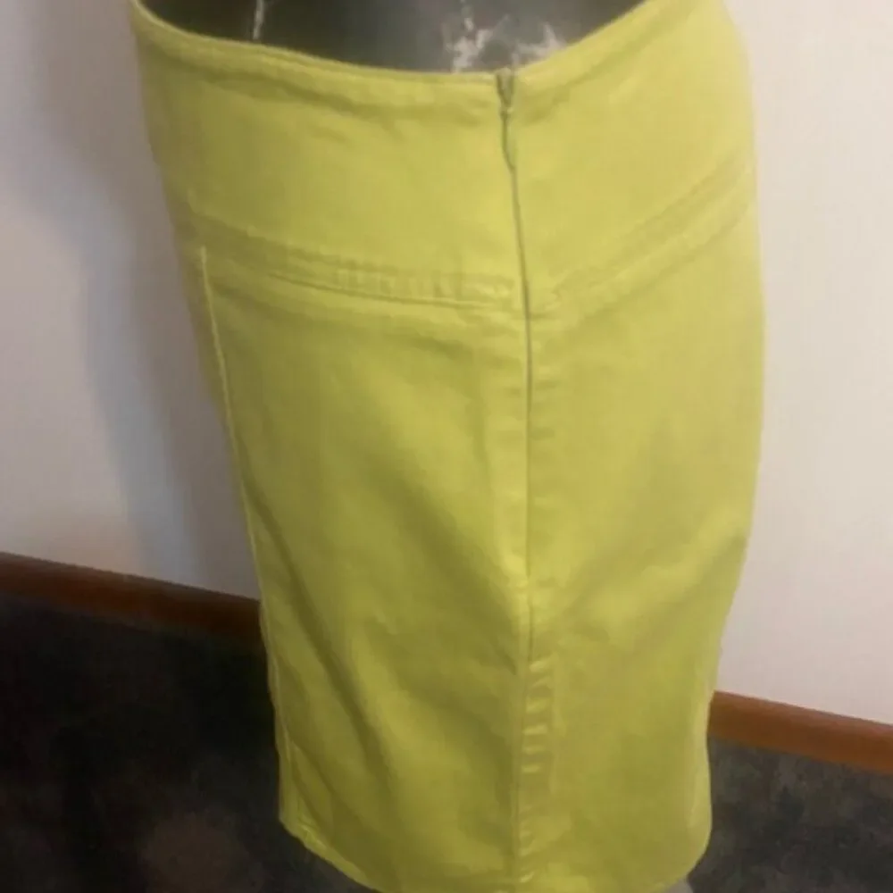 Chaus lime green