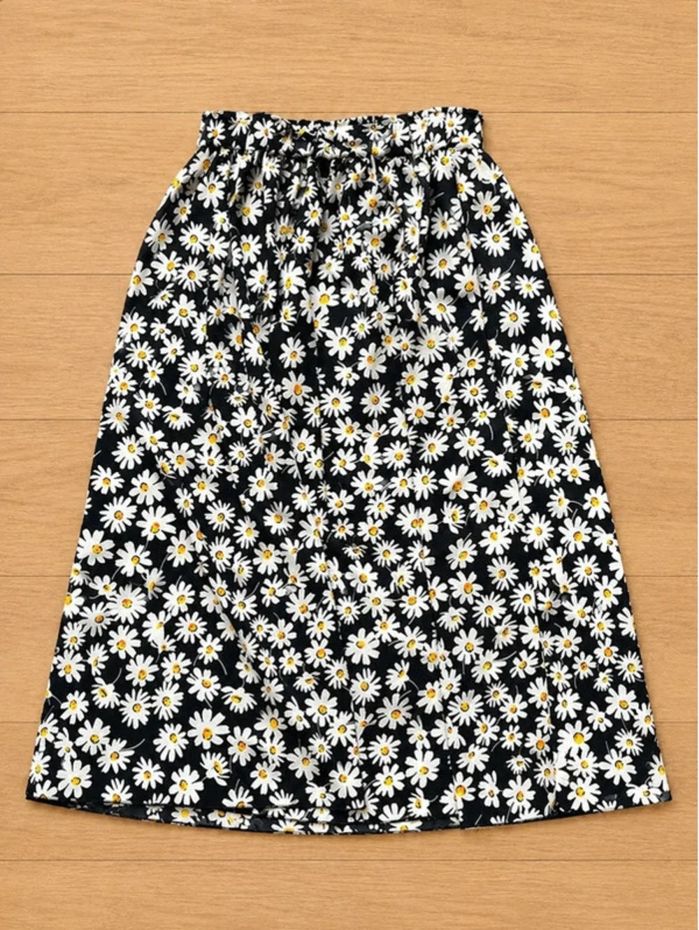 SHEIN Daisy Floral Midi Skirt Black White Size M NWOT Cottagecore