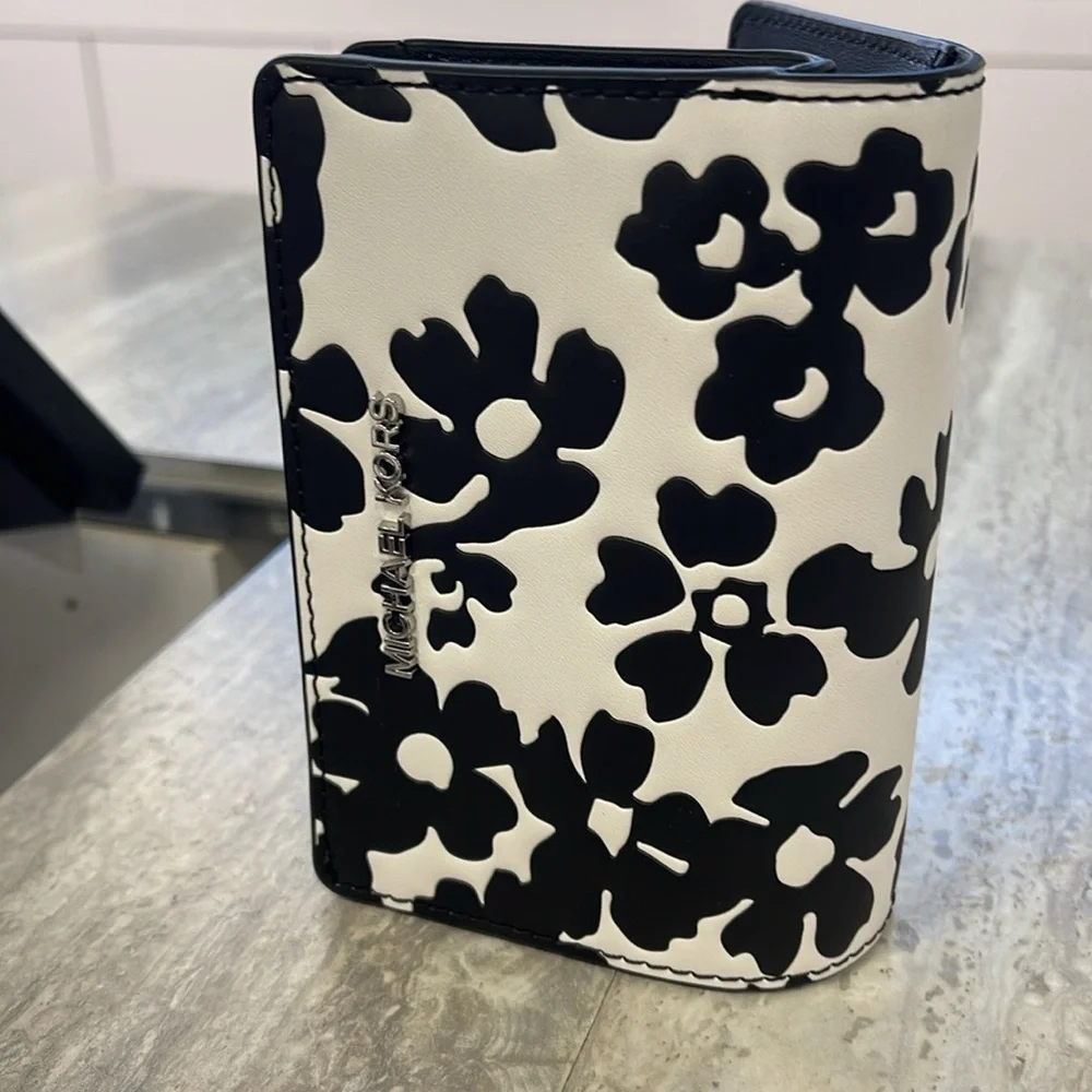 Michael Kors Jet Set Medium Floral Print Bi-Fold Wallet Black  NWT