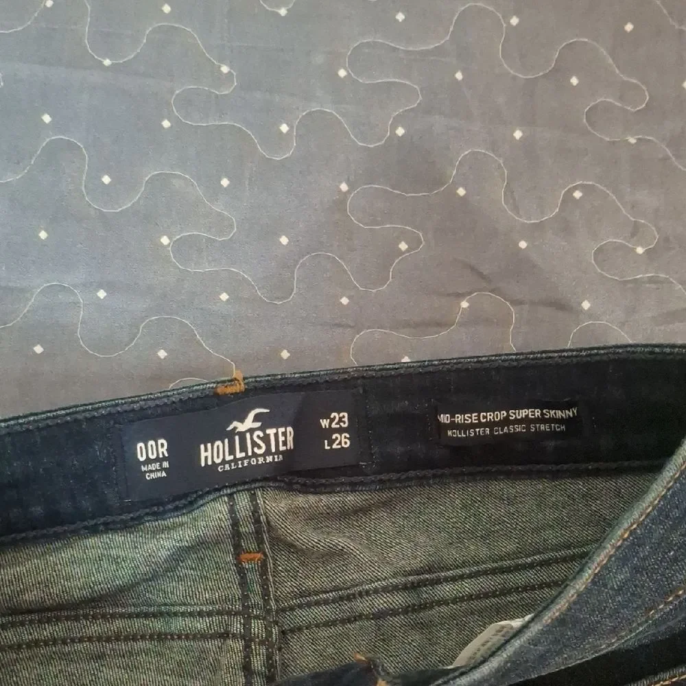 Hollister stylish dark