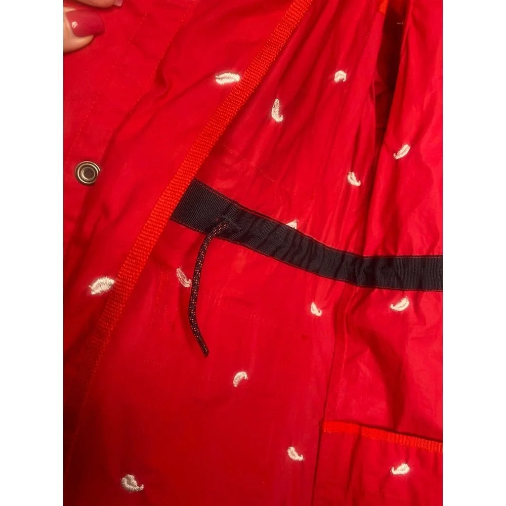 Scotch & Soda adaptable overlay feature