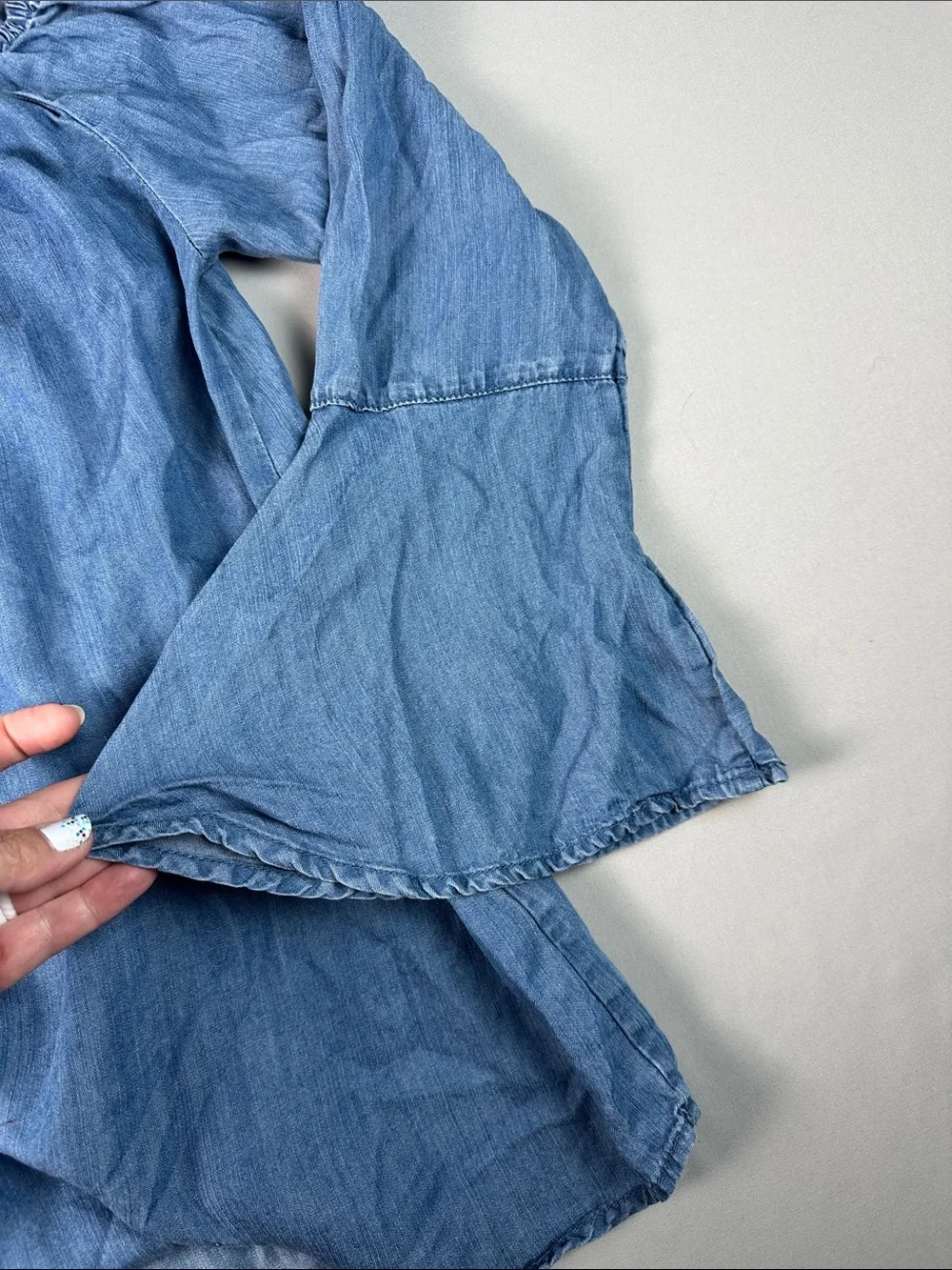 Women’s Long Sleeve Shirt Lightweight Chambray Off-Shoulder Blue Bell Sleeve