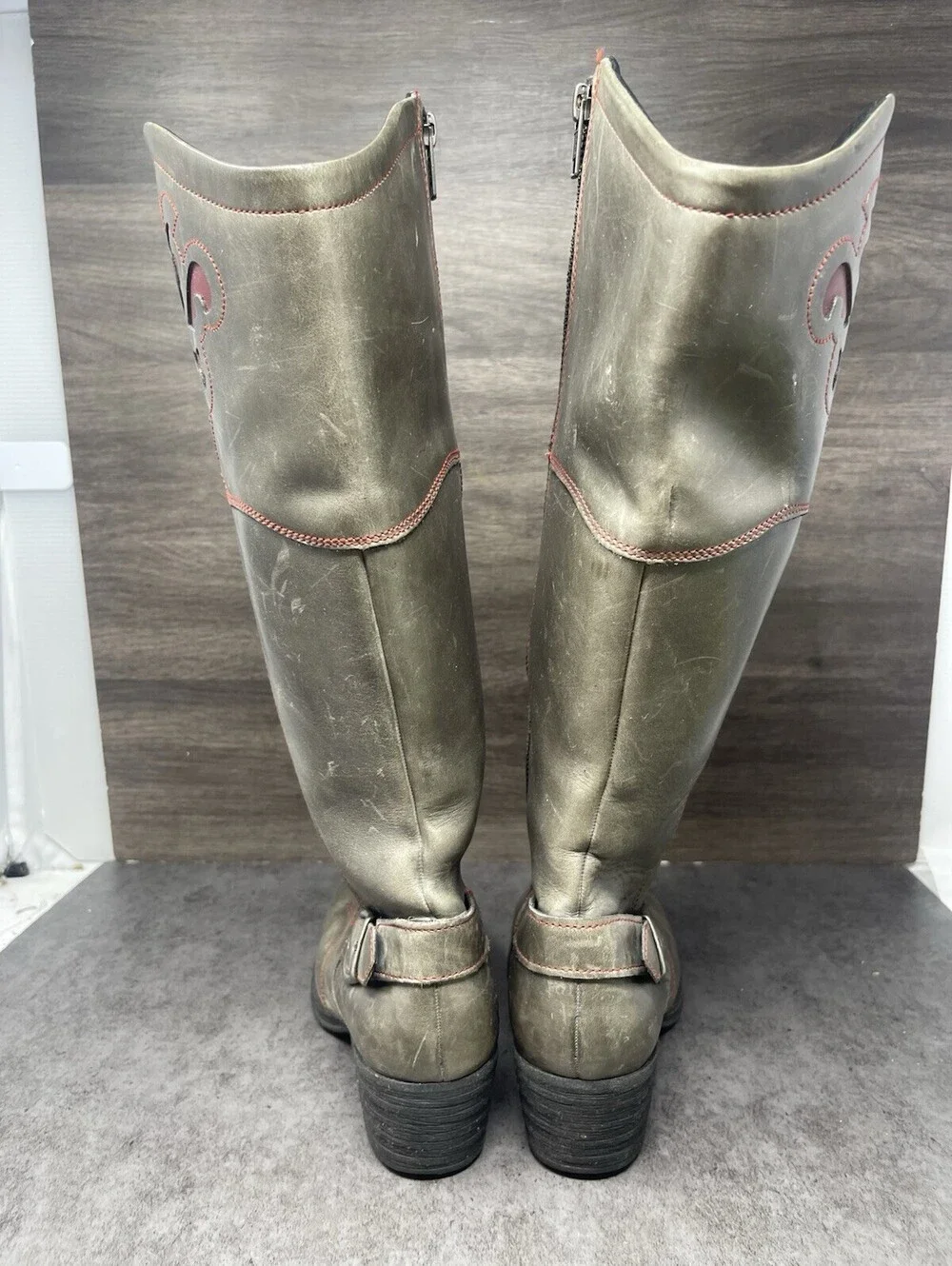 N/A born boots