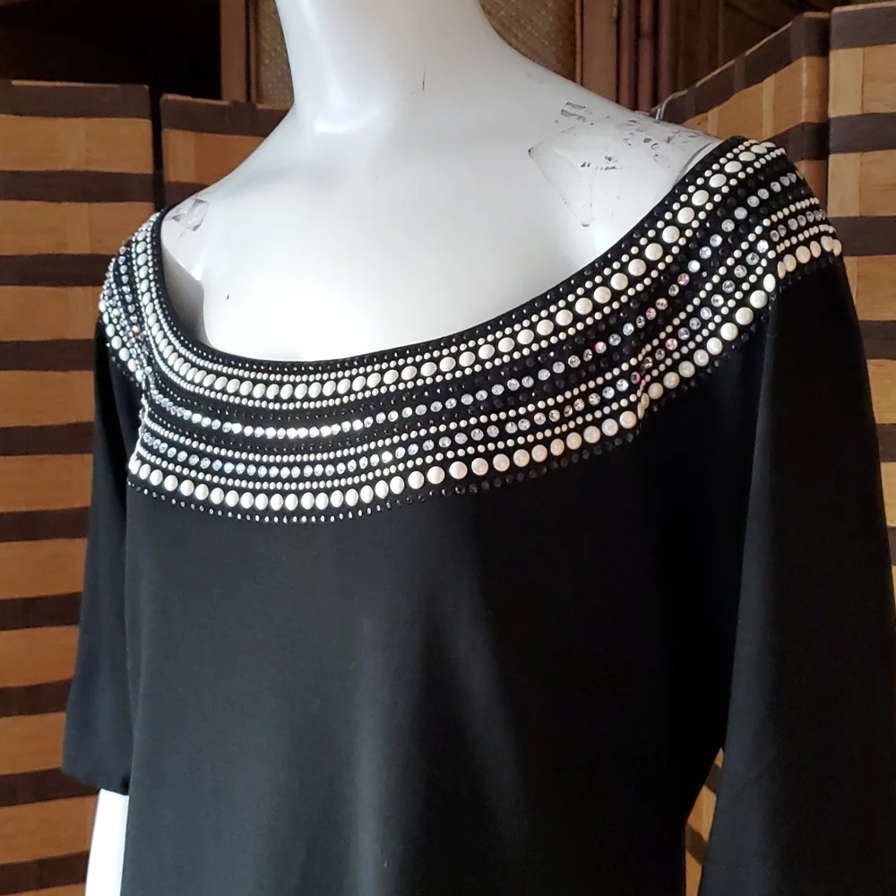 EUC!! St John Diamonds & Pearls SOFT top