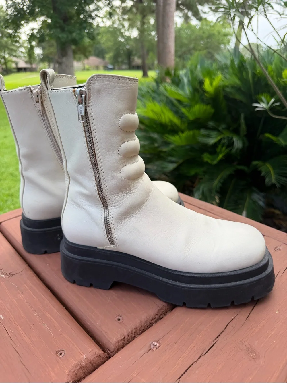 Miista padded shown