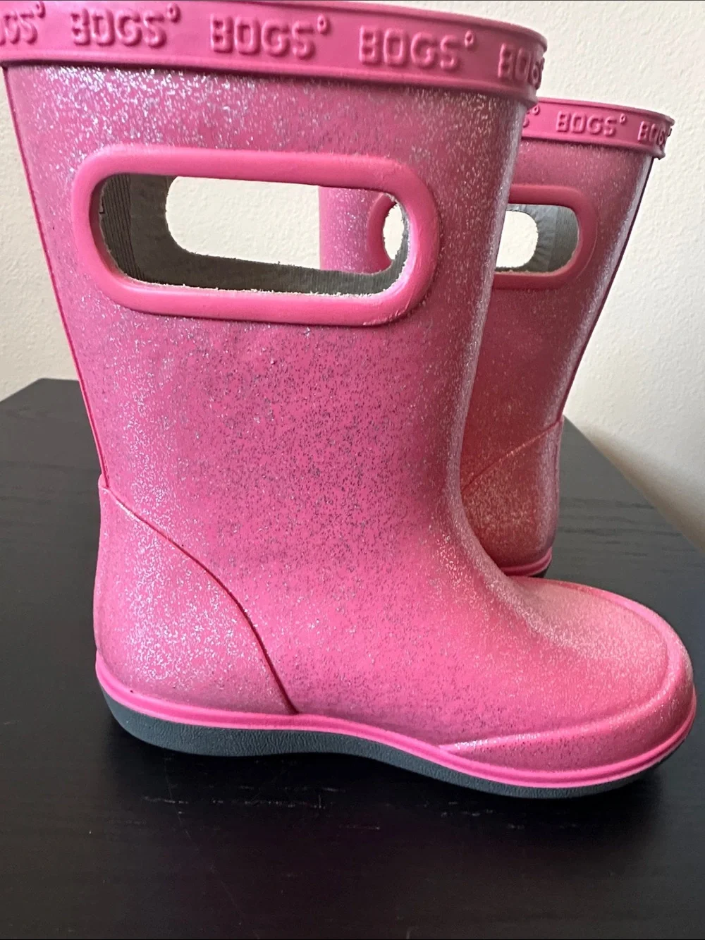 Bogs bright pink