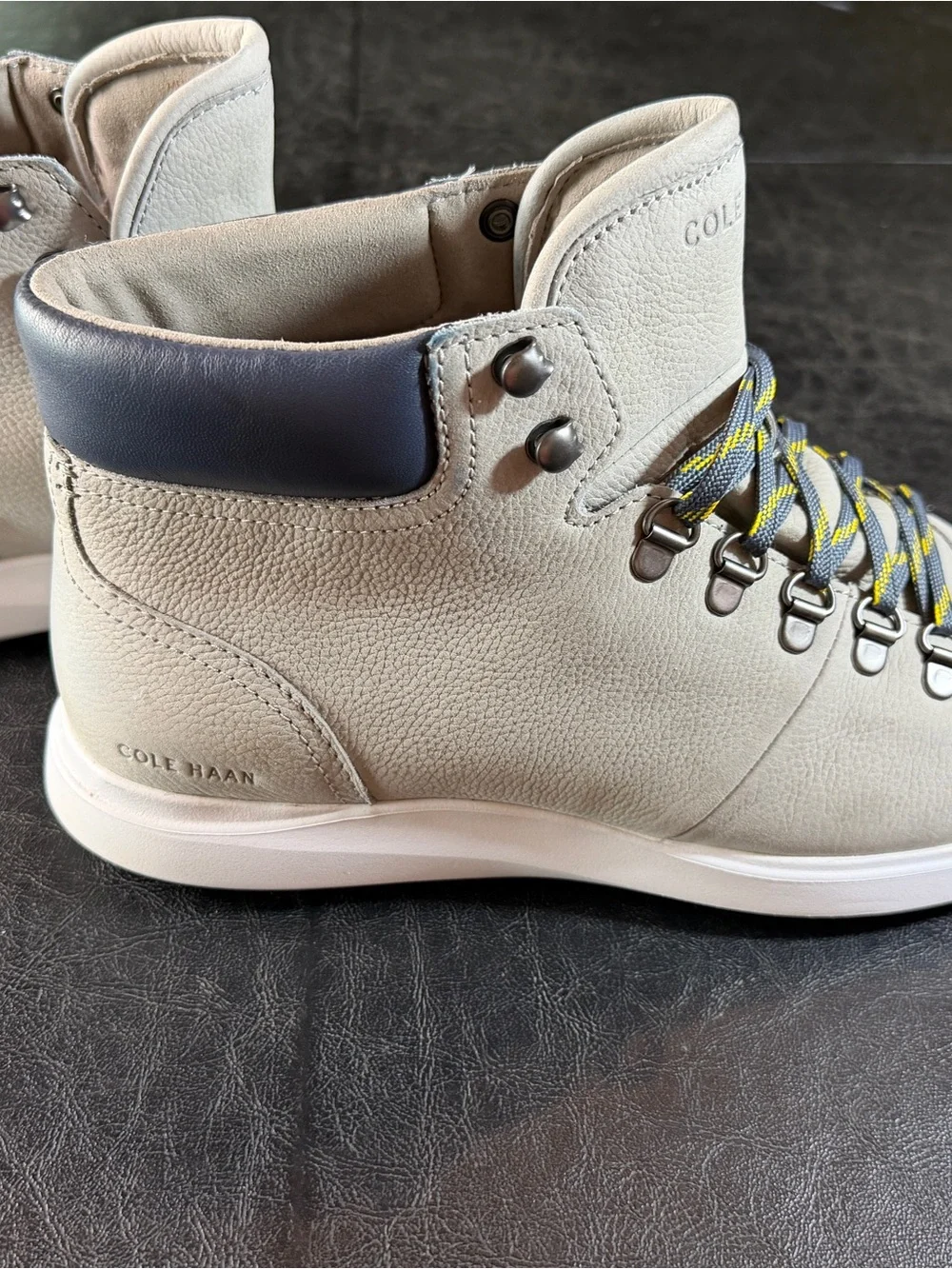 Cole Haan contrast d‑ring style