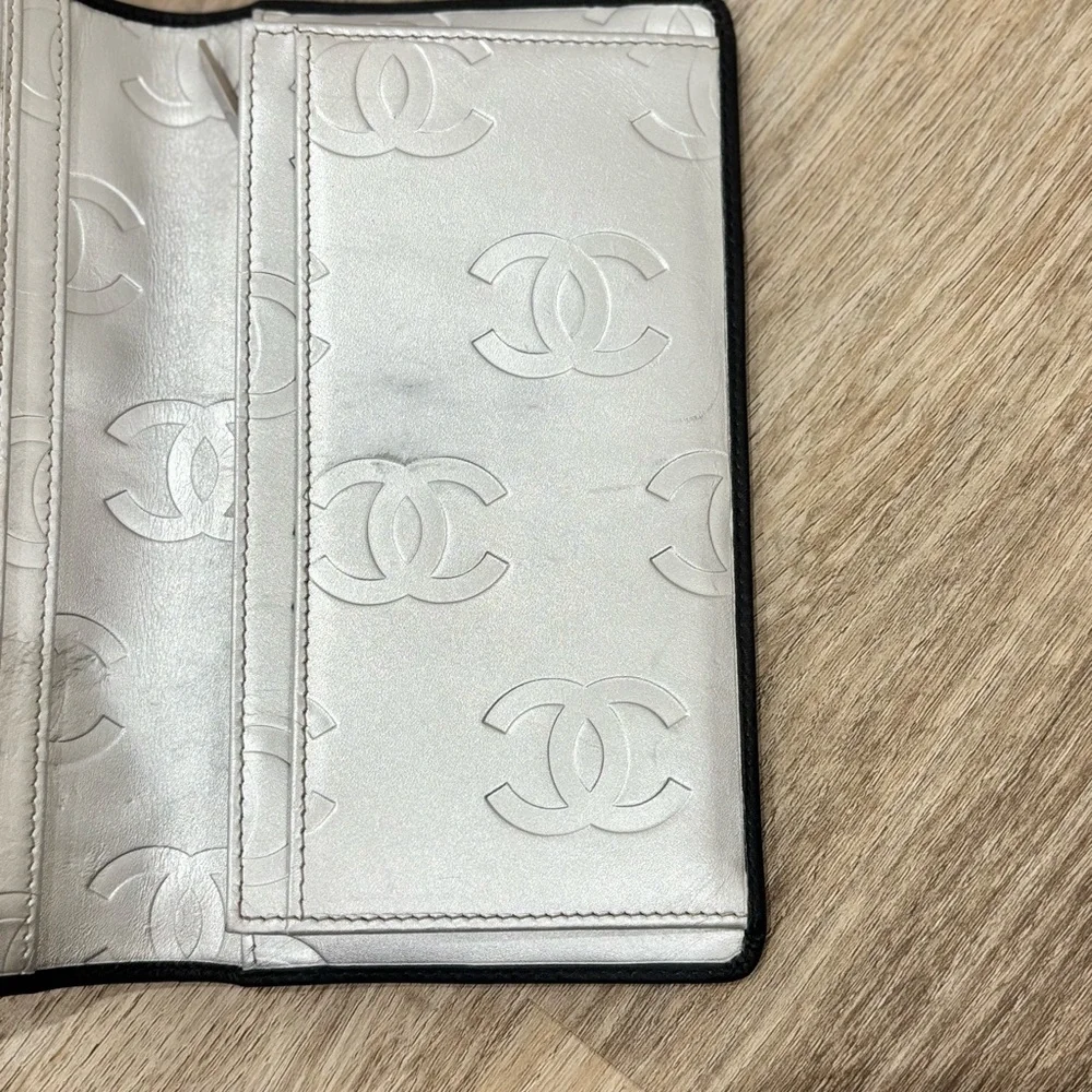CHANEL chic wallet