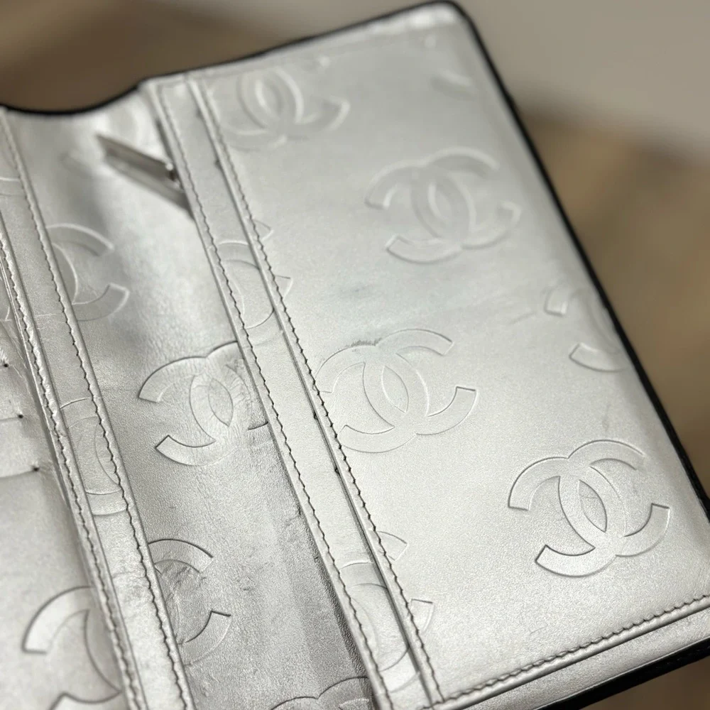CHANEL chic wallet