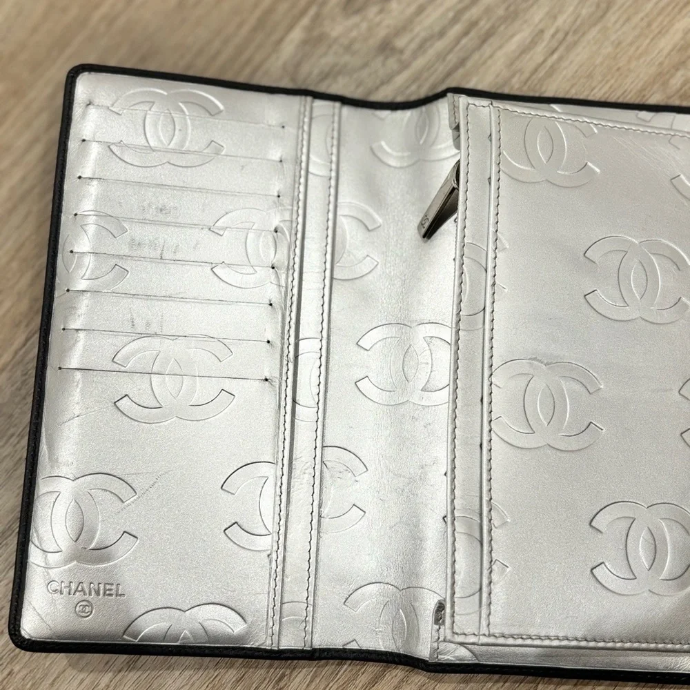 CHANEL chic wallet