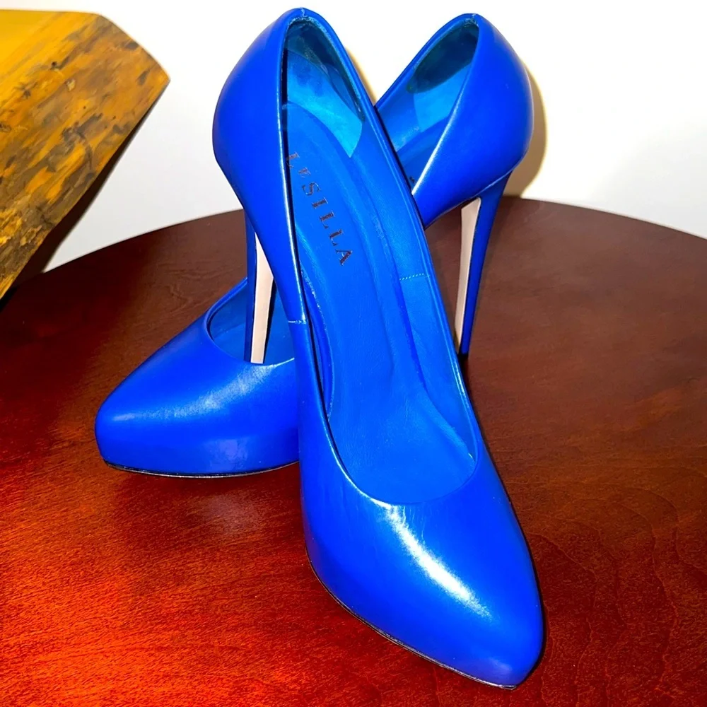 Le SILLA. Royal blue pump, soft leather. Size IT39/ US8, spike heel.