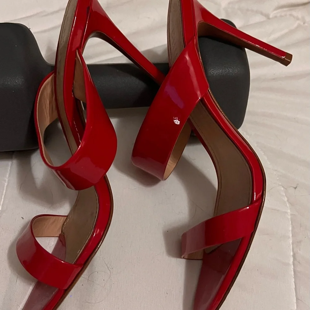 SCHUTZ sleek red
