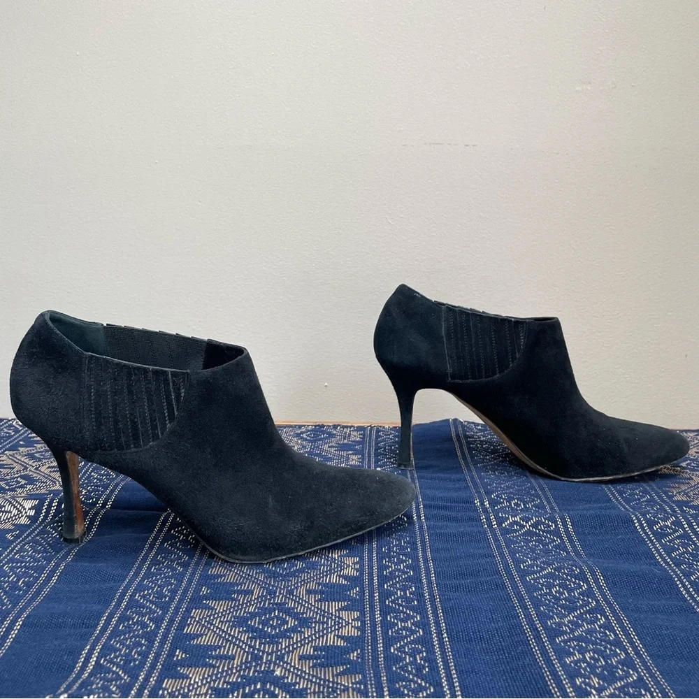 Manolo Blahnik Black Suede Ankle Bootie Stiletto Heel Shoes Size 9.5