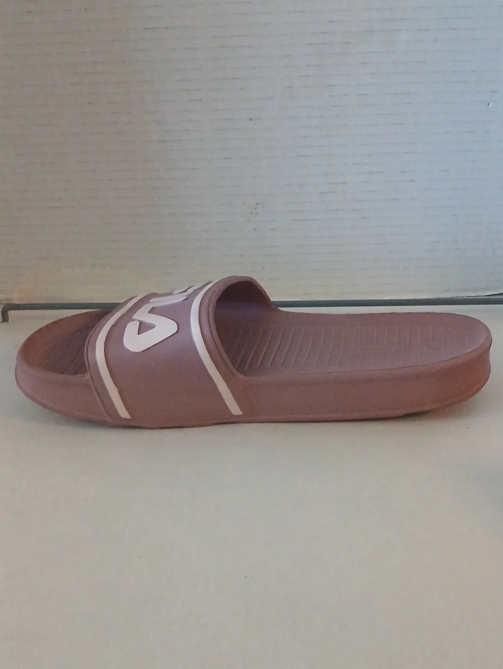 Fila slip slides
