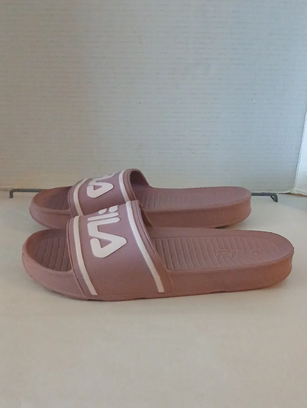 Fila slip slides