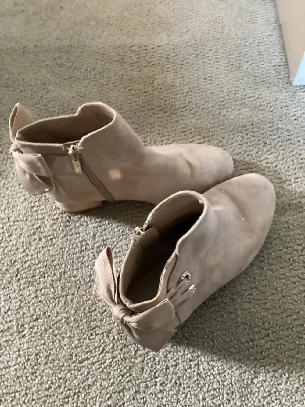 Heels for kids with bow on back of shoe.