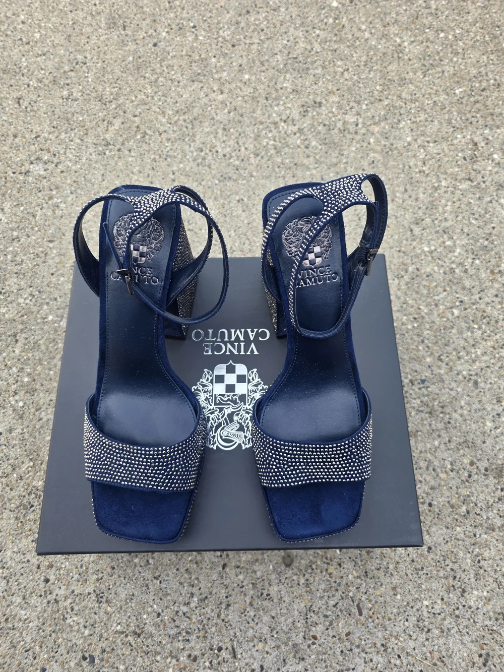 Vince Camuto excellent support