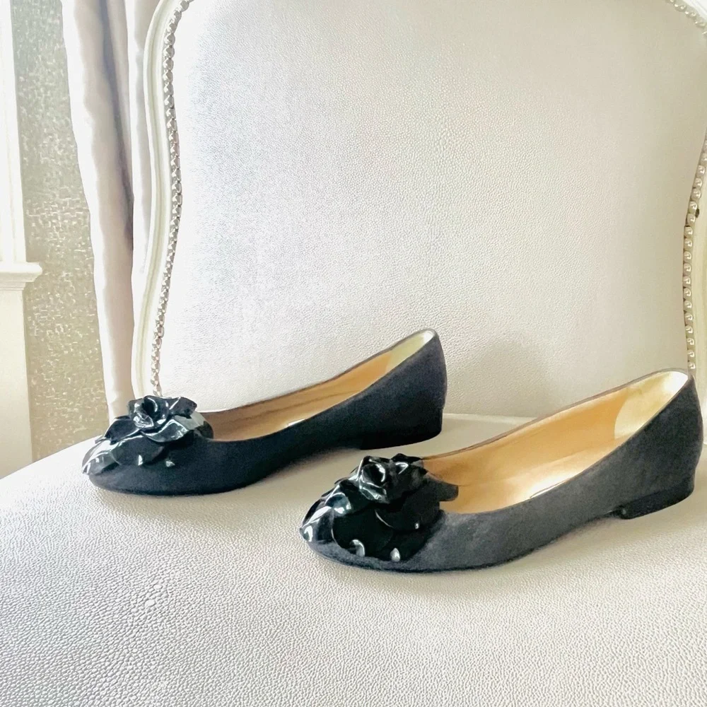 Manolo Blahnik gray flannel flats with black patent flower 38