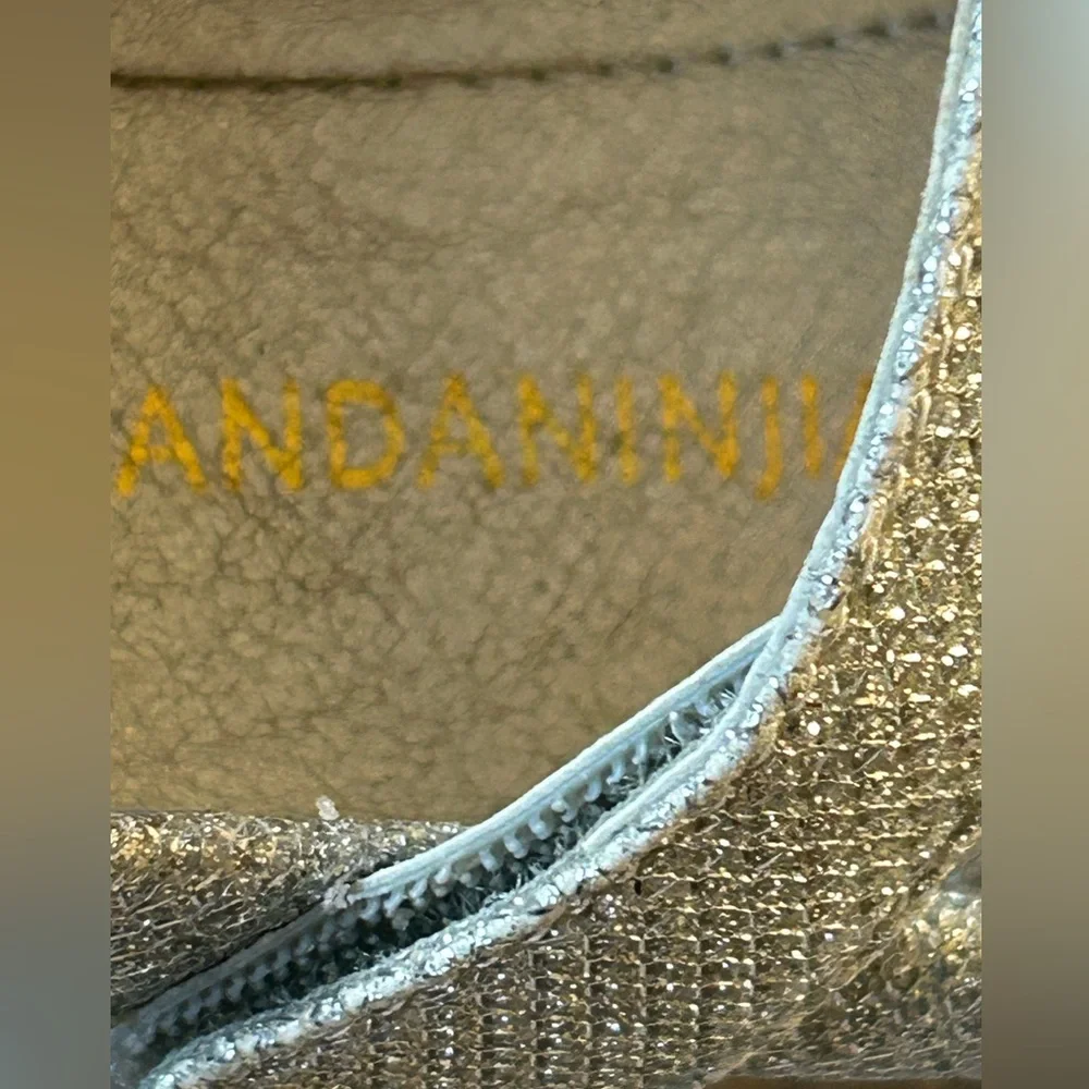 Pandanunjua “Susie” silver sparkle MaryJane dress shoes. Size 6 Great shape