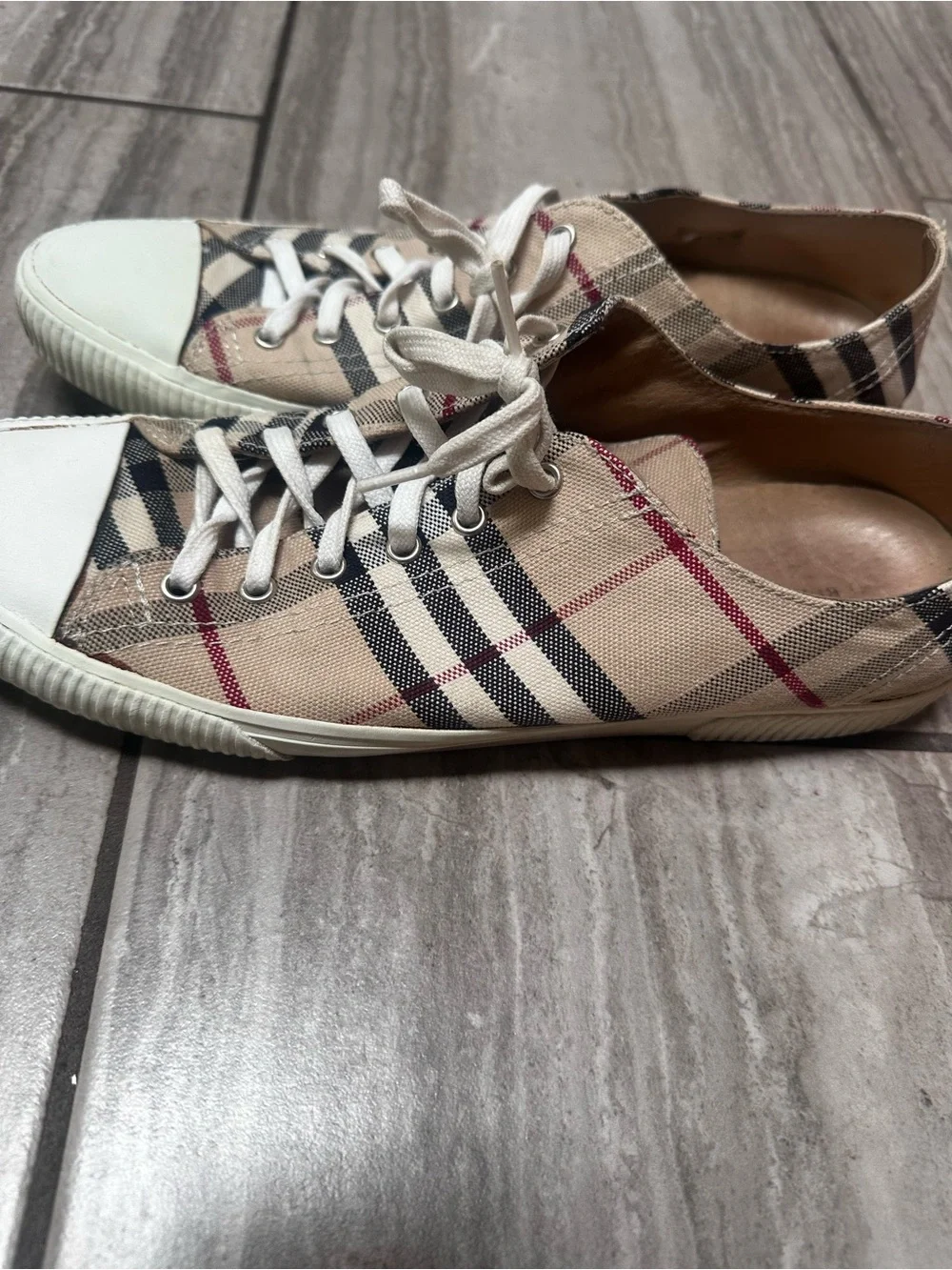 Burberry iconic plaid