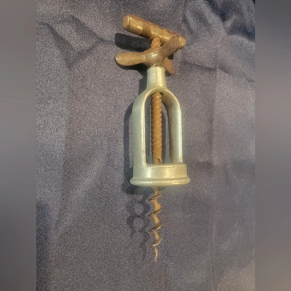 (J19) Vintage wine opener