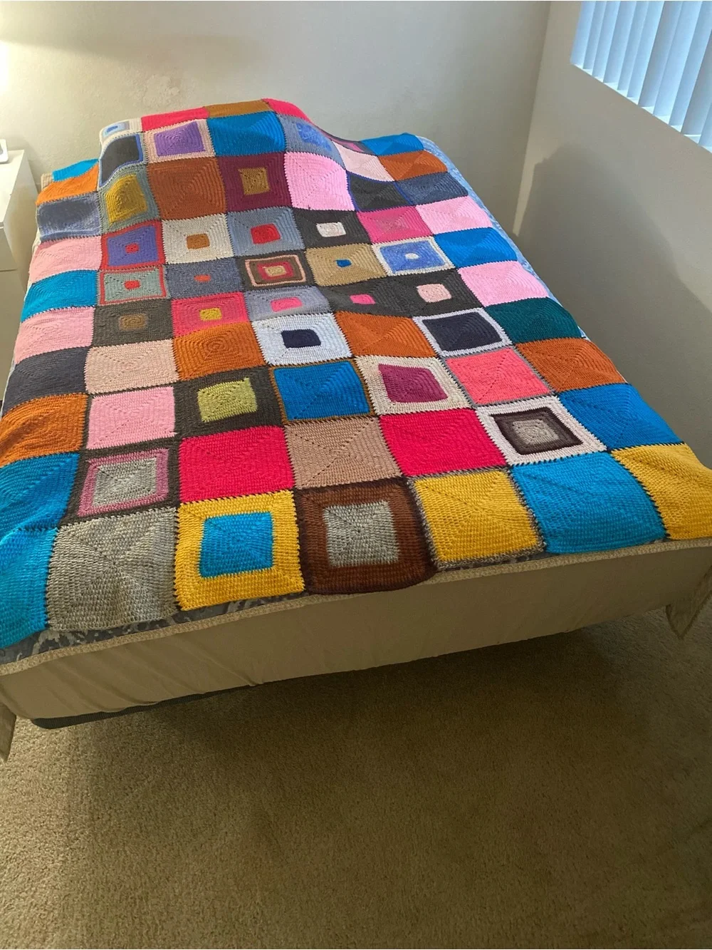 Handmade Pattern Knitted Quilt Good Quality For Full Size to keep throw on Couch