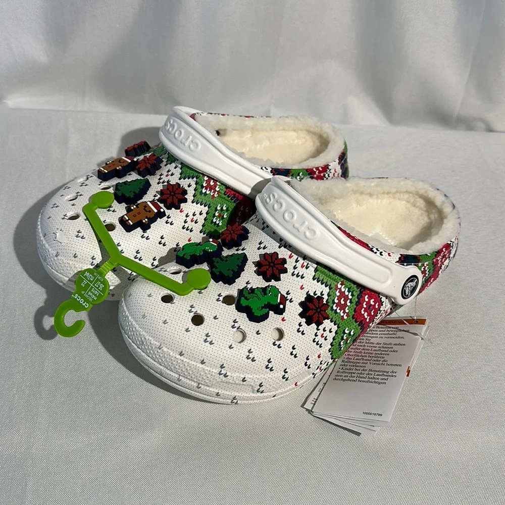 NEW Crocs Lined Christmas Charms Size 4M/6W