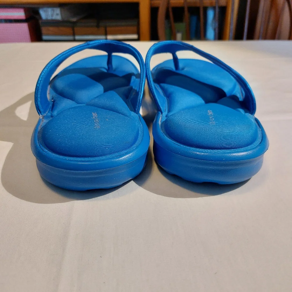 Bright Blue Flip Flops With Memory Foam Comfort Men's L Women's XL Unisex EUC