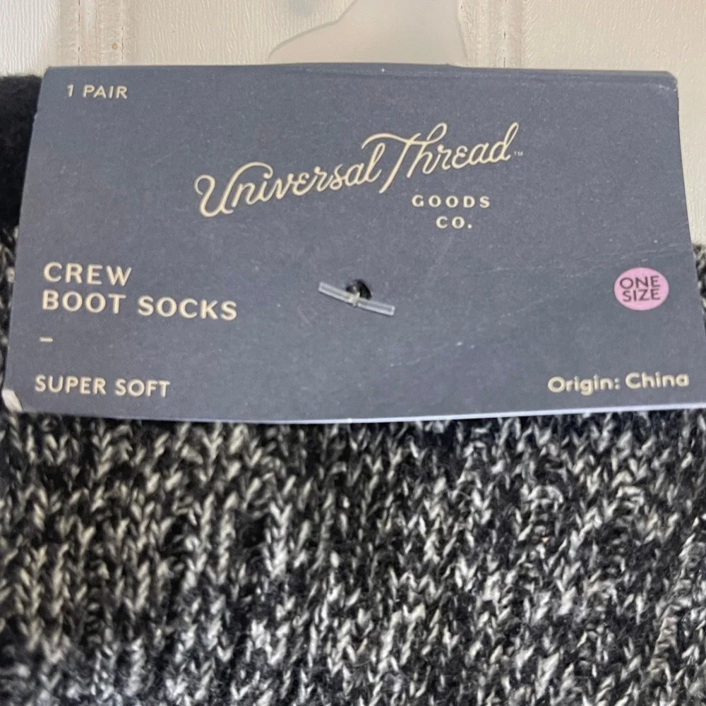 Universal Thread socks crew
