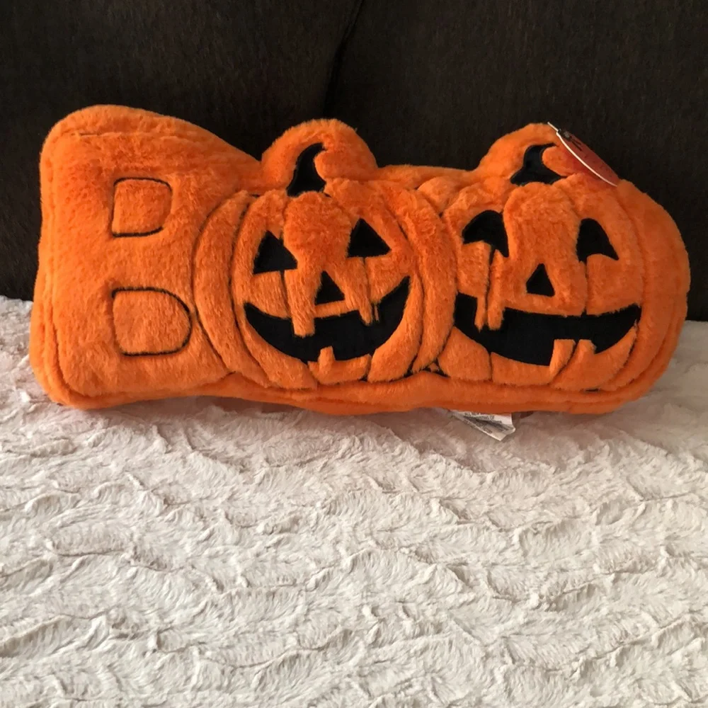 trick or chic brand new