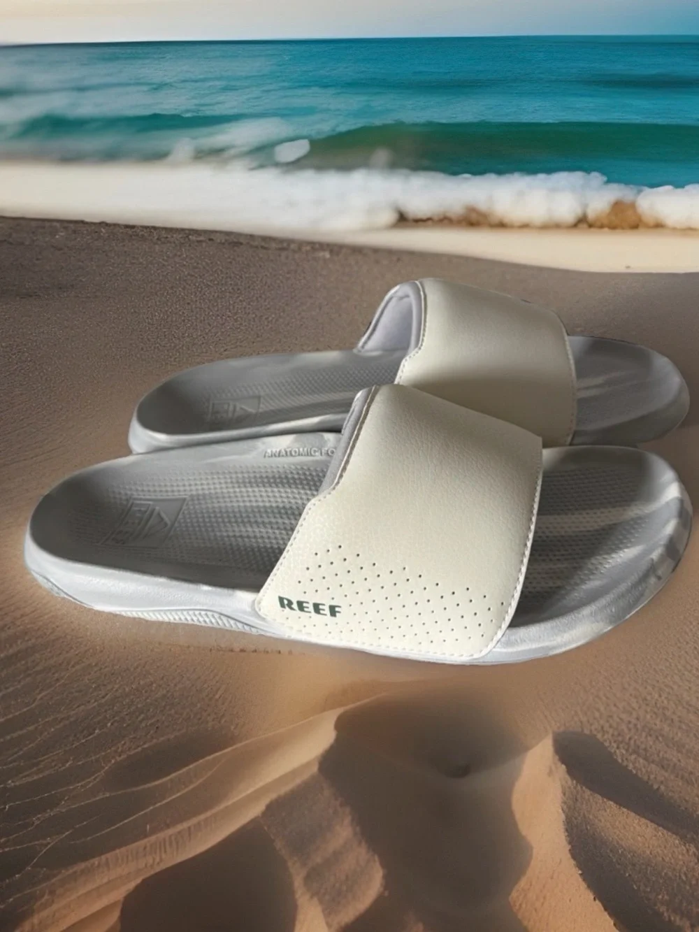REEF Men's Size 10 Tailslide Slip-On Sandals. White. New with Tags